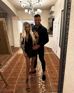glossy_blondegirl's instagram Account Analytics & Statistics ...